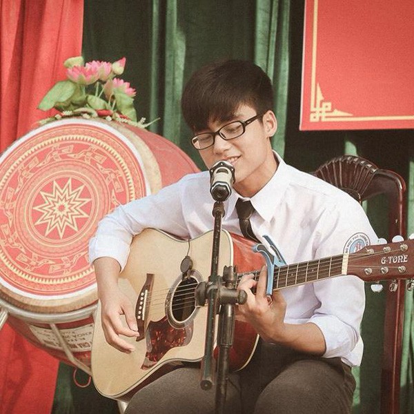 Cậu em gầy còm thư sinh ngày nào của Sơn Tùng M-TP Tết này đã tròn 18, điển trai và ngầu chẳng kém anh Cậu em gầy còm thư sinh ngày nào của Sơn Tùng M-TP Tết này đã tròn 18, điển trai và ngầu chẳng kém anh